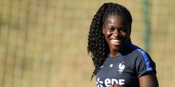 FootdElles's tweet image. [#ExceptionnElles]
Elle a 23 ans et les lignes de défenses françaises ne peuvent plus se passer de son talent : rencontre avec @MGriedge, toute en humilité.
#UWCL #D1F #Bleues #OL @OL @OLfeminin
buff.ly/2xY9qTU