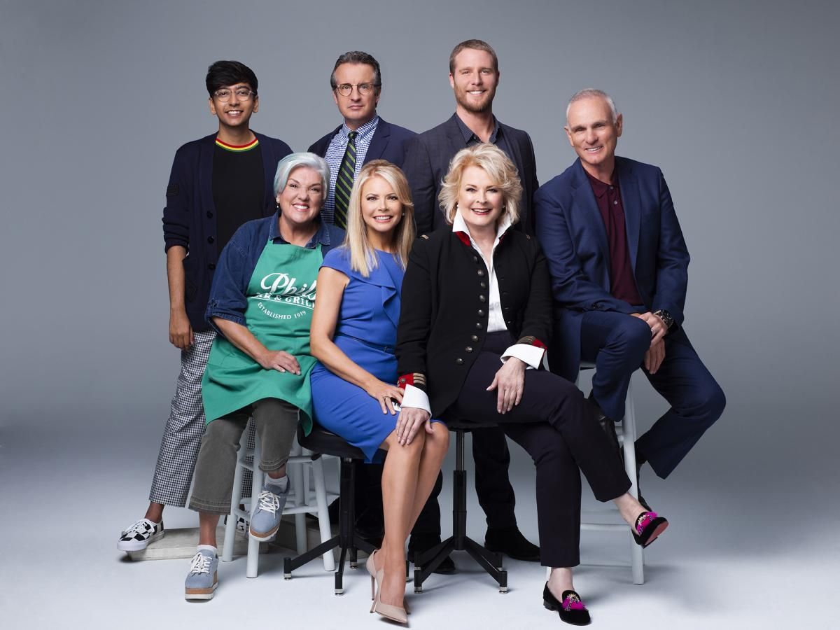 kfvsnews's tweet photo. #CandiceBergen returns to @MurphyBrownCBS tonight on #KFVS at 8:30 with original cast @Faith_Ford #JoeRegalbuto & #GrantShaud – & fab new additions @tynedalyonline @JakeMcDorman & #NikDodani! RT if you think the world needs Murphy Brown now more than ever! https://t.co/Mh0MKfHEXi https://t.co/tHlZHt6TSm
