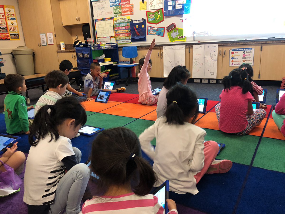 shelynsharks's tweet photo. Ss in @MsMayFu221 work together and with T to compose pictures on @Seesaw #mandarindualimmersion #WeAreRUSD #RUSDEdTech https://t.co/b3fY4jLLui
