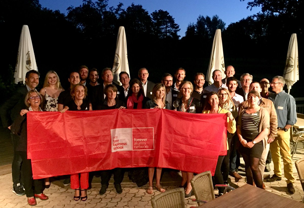 S29Caillat's tweet photo. Il n’y a pas que la #tartiflette dans les Alpes ! Il y a aussi un super réseau de diplômés @EMLYONFOREVER réunis ce soir au Golf Club d’Aix les Bains ! https://t.co/L9SrX5W4LF