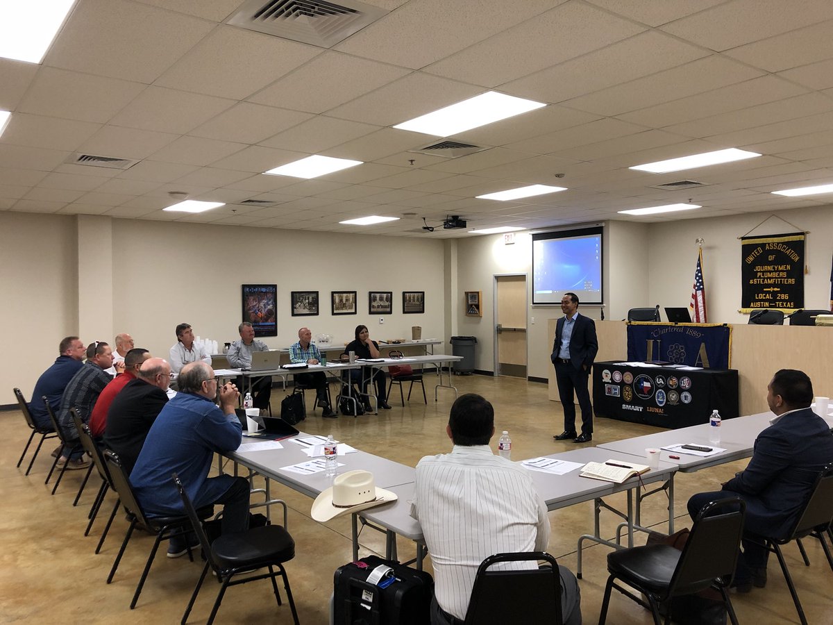 MontserratforTX's tweet image. .@AguilarLeonard addressing @TxBldgTrades board member. @TexasAFLCIO @David_LopezJr @local286JAC @JulianCastro #TxLabor2018 #WeBuildTx