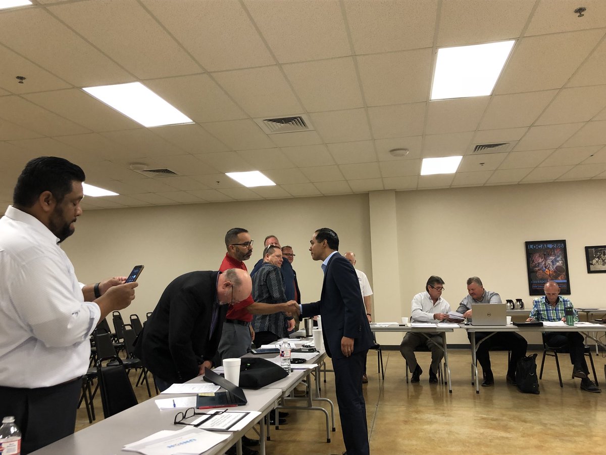 MontserratforTX's tweet image. .@AguilarLeonard addressing @TxBldgTrades board member. @TexasAFLCIO @David_LopezJr @local286JAC @JulianCastro #TxLabor2018 #WeBuildTx