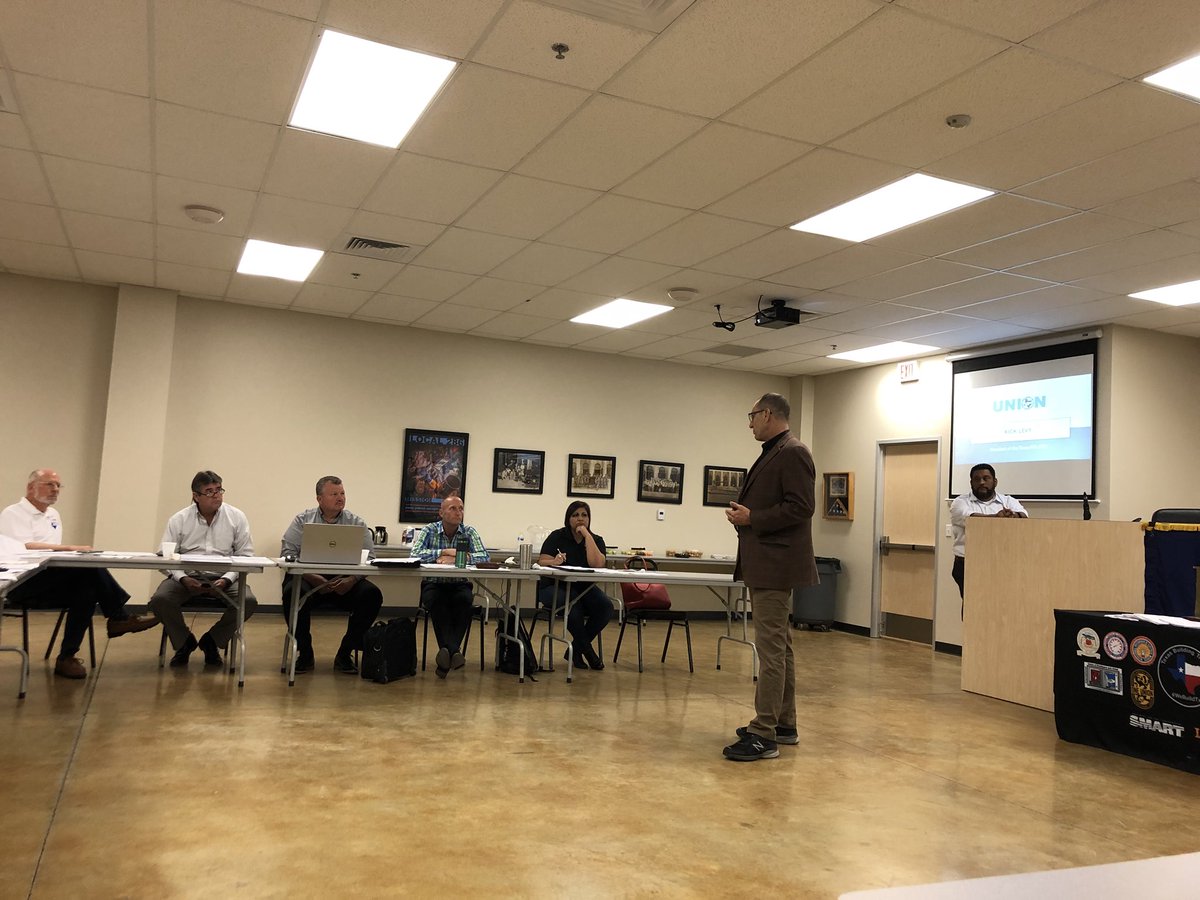 MontserratforTX's tweet image. .@AguilarLeonard addressing @TxBldgTrades board member. @TexasAFLCIO @David_LopezJr @local286JAC @JulianCastro #TxLabor2018 #WeBuildTx