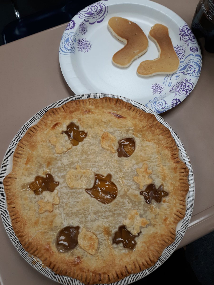 hoppethoughts's tweet image. Sophomores bringing the imagery and details from the novel to real life eatin' !! "L" for Lily! Thank you, @suemonkkidd , for The Secret Life of Bees! #thirdperiod