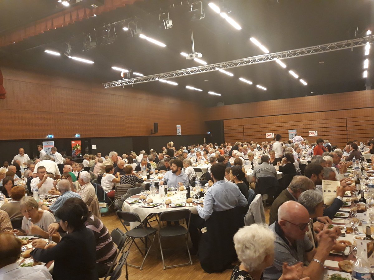 psHauteVienne's tweet photo. Salle comble ! Le @partisocialiste est bien vivant !#RentréeSocialistes87 https://t.co/5jRN7twemV