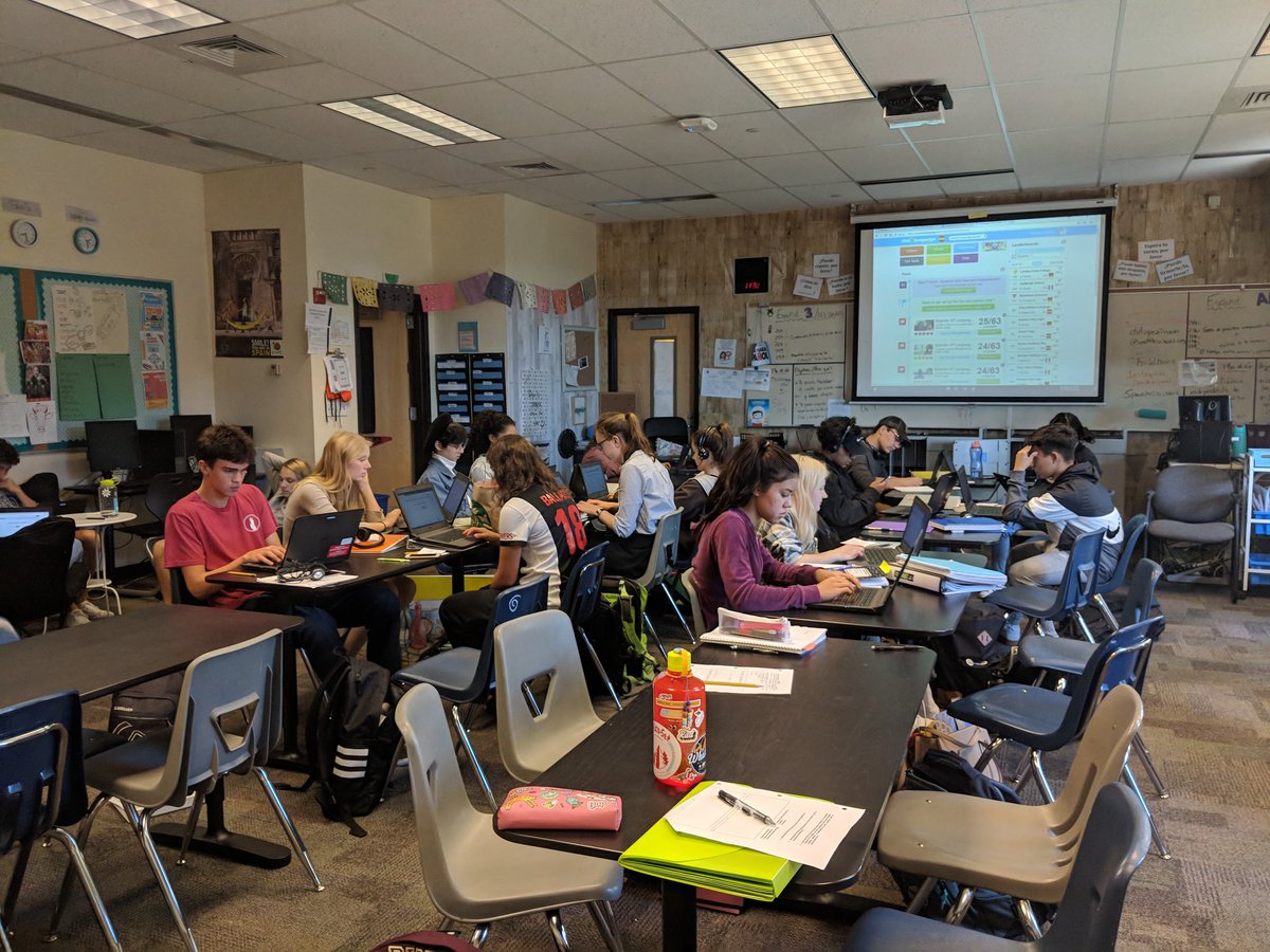 profeLMadrid's tweet photo. #Blendedlearning and #flexibleseating are the best! Students love #ThisIsLanguage and #Seesaw because this websites let them to decide about their own path, time, place and pace to practice the target language🎙️🎚️🎧📲💻⌨️🖱️ #SPSConnects #BLinAction
#ELE #SpanishTeachers https://t.co/708g5KP4mw