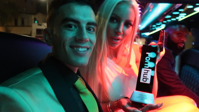 🔥&nbsp;&iexcl;&iexcl;NUEVO VIDEAZO!! 🔥  Con @Nicolette_Shea y m&aacute;s actrices melonas por Los &Aacute;ngeles en la limusina de Brazzers<a class="tags" href="/tag/nicolette_shea">@nicolette_shea</a><a href="/tag/seamoshonestos"class="tags"><span>#seamoshonestos</span></a><a href="/tag/selfd"class="tags"><span>#selfd</span></a>