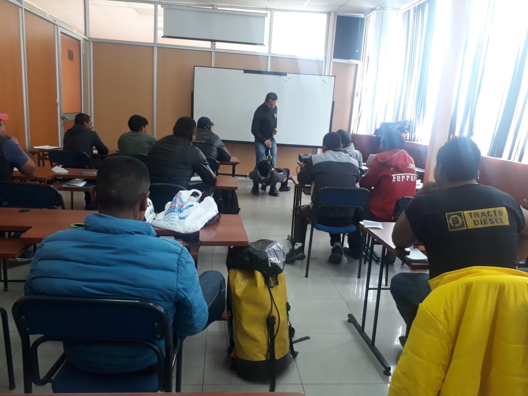 CarchiPrefectur's tweet photo. En la Casa de la Juventud se imparte un curso de formación de guías de deportes extremos con el fin de obtener la certificación, esto con personal altamente calificado.
#CarchiPrefectura
#MenosPalabrasMasObras https://t.co/GkgZHO1KqG