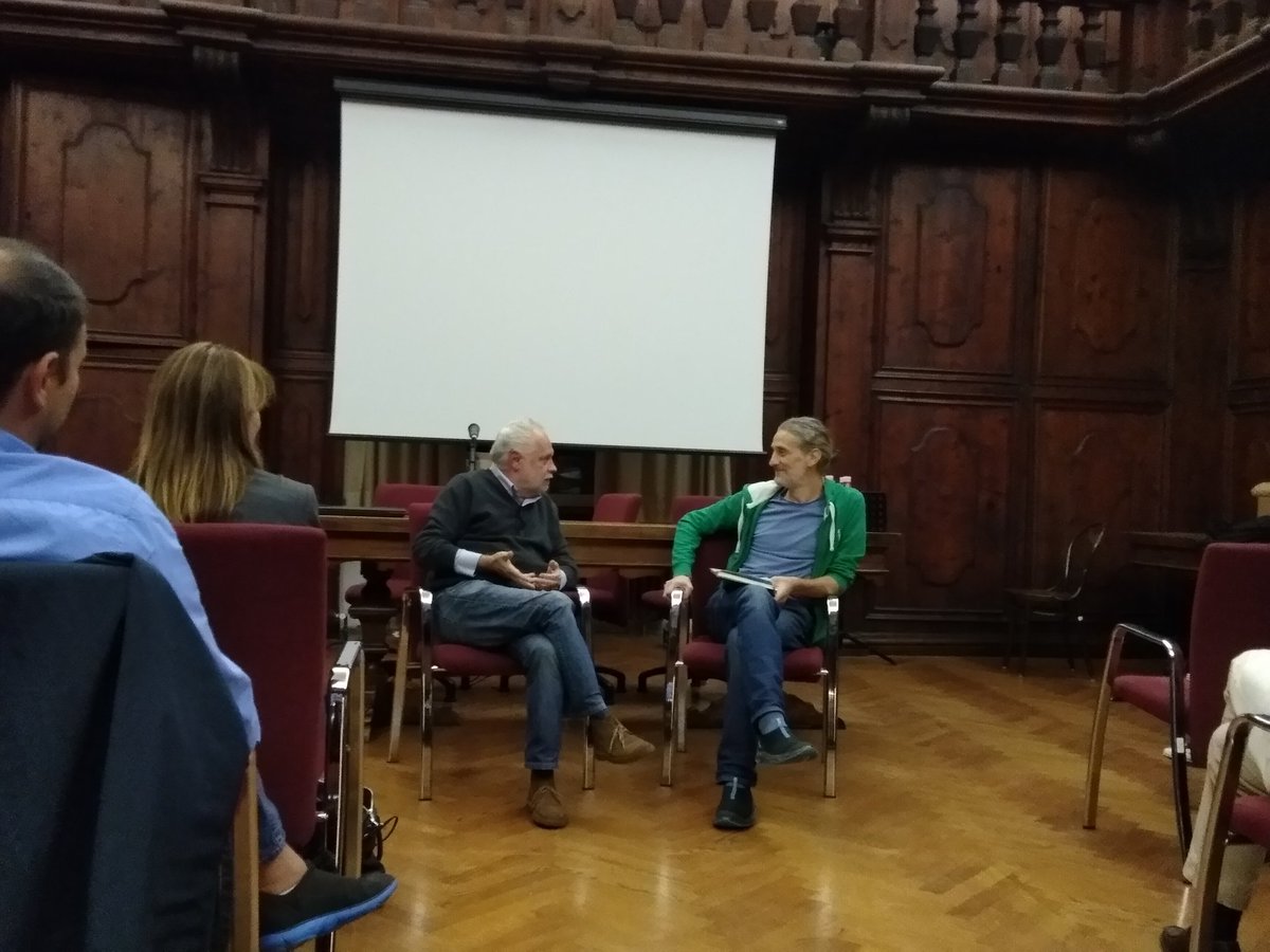 michelebraccini's tweet photo. Presentazione del libro di Massimo Mantellini #bassarisoluzione presso la Biblioteca Malatestiana di Cesena @mante @giesus https://t.co/jUDlKZXpMk