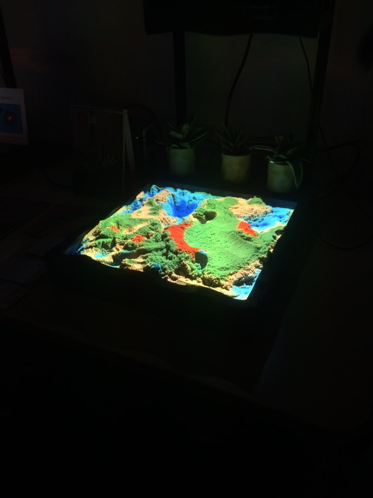 Inria_Bordeaux's tweet photo. ❓Saviez-vous que chez @Inria, #recherche et #innovation sont au coeur de nos activités ? 
3 start-up issues de nos équipes de recherche @UlloWorld @rea_lity_tech @chauche_py et @i2SBeVisionary avec qui nos scientifiques collaborent sont ici ce soir #10ansInriaBSO 🙏👏👌 https://t.co/fu4g9tKeQx