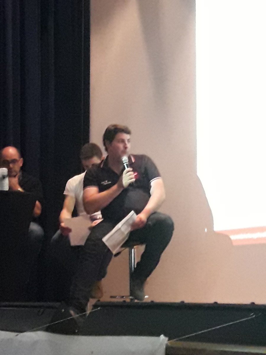 JeunesAgri49's tweet photo. Alexis Roptin @JApaysdelaloire @jeunesagri44 rappelle ce que défend @JeunesAgri sur l'installation et présente les aides associés #stageagricole https://t.co/vzqALgZLSB