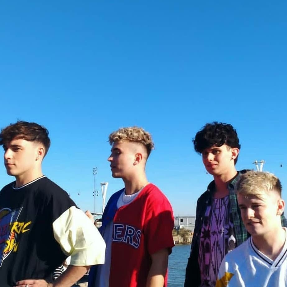 duffsvocals's tweet photo. @RoadTripTV For whoever was there today with the boys I wish you had fun and you enjoyed this day im happy for you. And For the boys hope you had a great time with fans 💕 - faty & fatu #TakeThisHomeVideo #TakeThisHomeMusicVideo https://t.co/kLZmutchts
