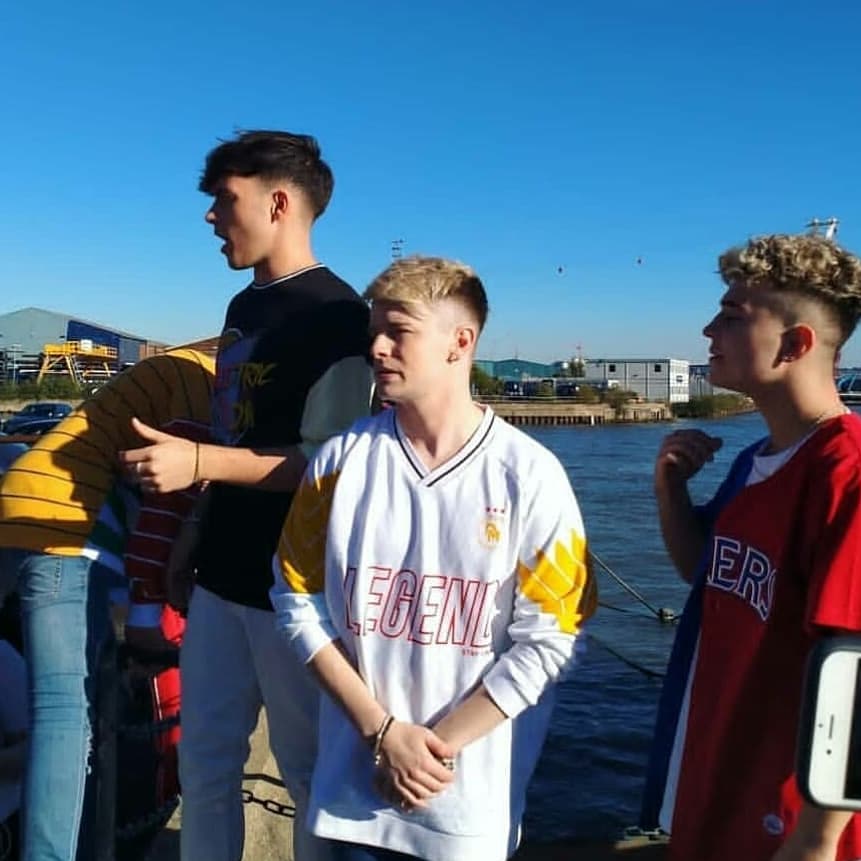 duffsvocals's tweet photo. @RoadTripTV For whoever was there today with the boys I wish you had fun and you enjoyed this day im happy for you. And For the boys hope you had a great time with fans 💕 - faty & fatu #TakeThisHomeVideo #TakeThisHomeMusicVideo https://t.co/kLZmutchts