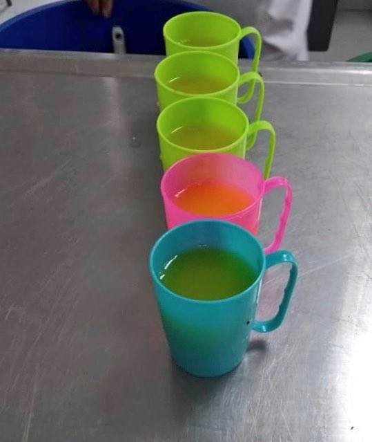 paesantamarta's tweet photo. Con amor y dedicación las manipuladoras de la IED liceo samario preparan el complemento tipo almuerzo para los beneficiarios @EducacionStaMta @AdrianaTru @SantaMartaDTCH @mrafael70 https://t.co/hmjd04ZtrC
