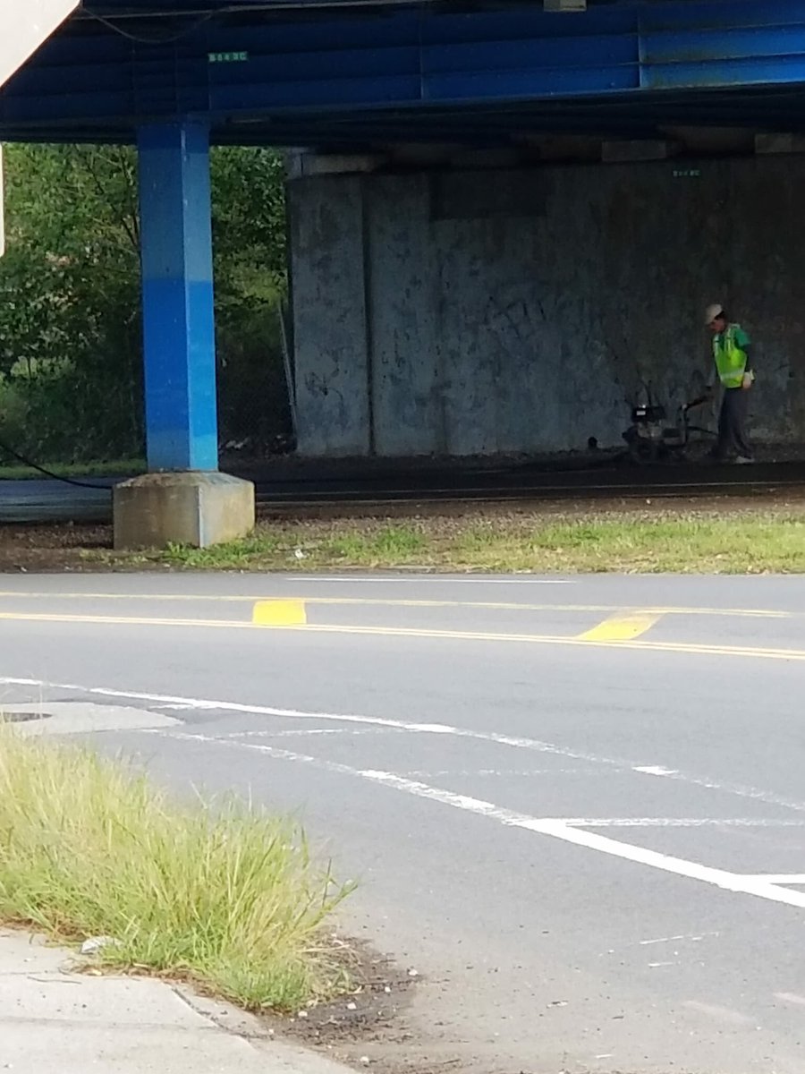 HBLCIVIC's tweet photo. @eric_ulrich has #WildCats #powerwash Community eyesore. More improvements to come! #TrueCommunityPartners https://t.co/iG3K0Q2xow