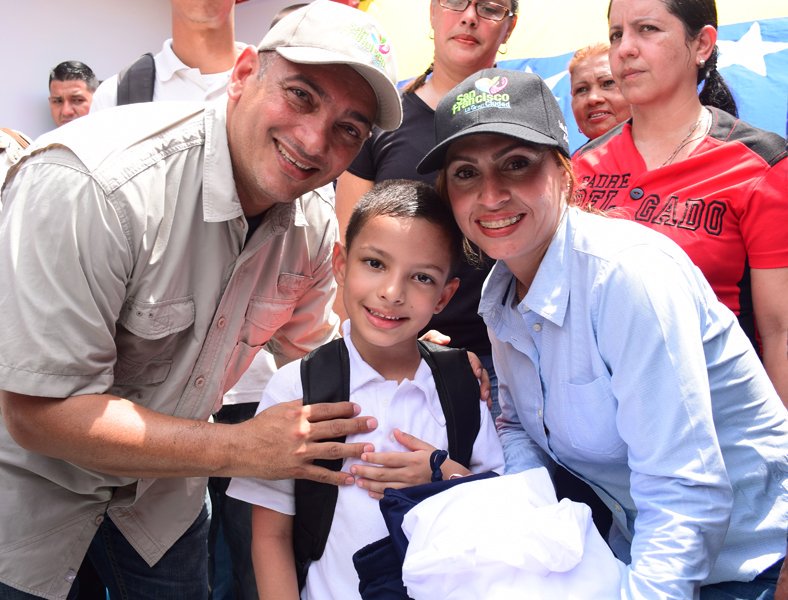 Coquivacoatv's tweet photo. #27desept @DirwingsSF continúa elaborando el plan nacional “Esta es mi escuela” en la Escuela Básica Nacional Bolivariana Padre Delgado, ubicada en el sector Casitas de Madera de la parroquia San Francisco. Este plan se encarga de la rehabilitación y mantenimiento de las escuelas https://t.co/8wAxsnJGr5