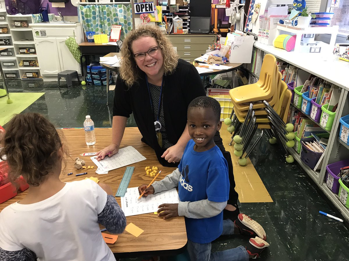 ew_lambert's tweet photo. Working hard and proud of themselves 💜 @Edgewood_ES @TrtnsTinyHumans @ReneeTutak @elemlittles https://t.co/E09wzohsOh