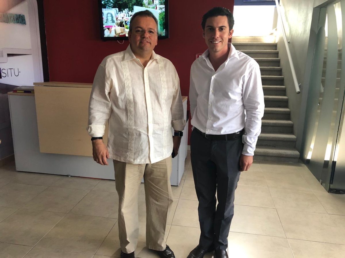 Hoy platiqué con Jesús Alberto Capella Ibarra, nuevo titular de la Secretaría de Seguridad Pública de Quintana Roo, acerca de los retos y los proyectos para combatir la inseguridad, y nos confirmó la instalación del C5 en nuestro municipio. #RE