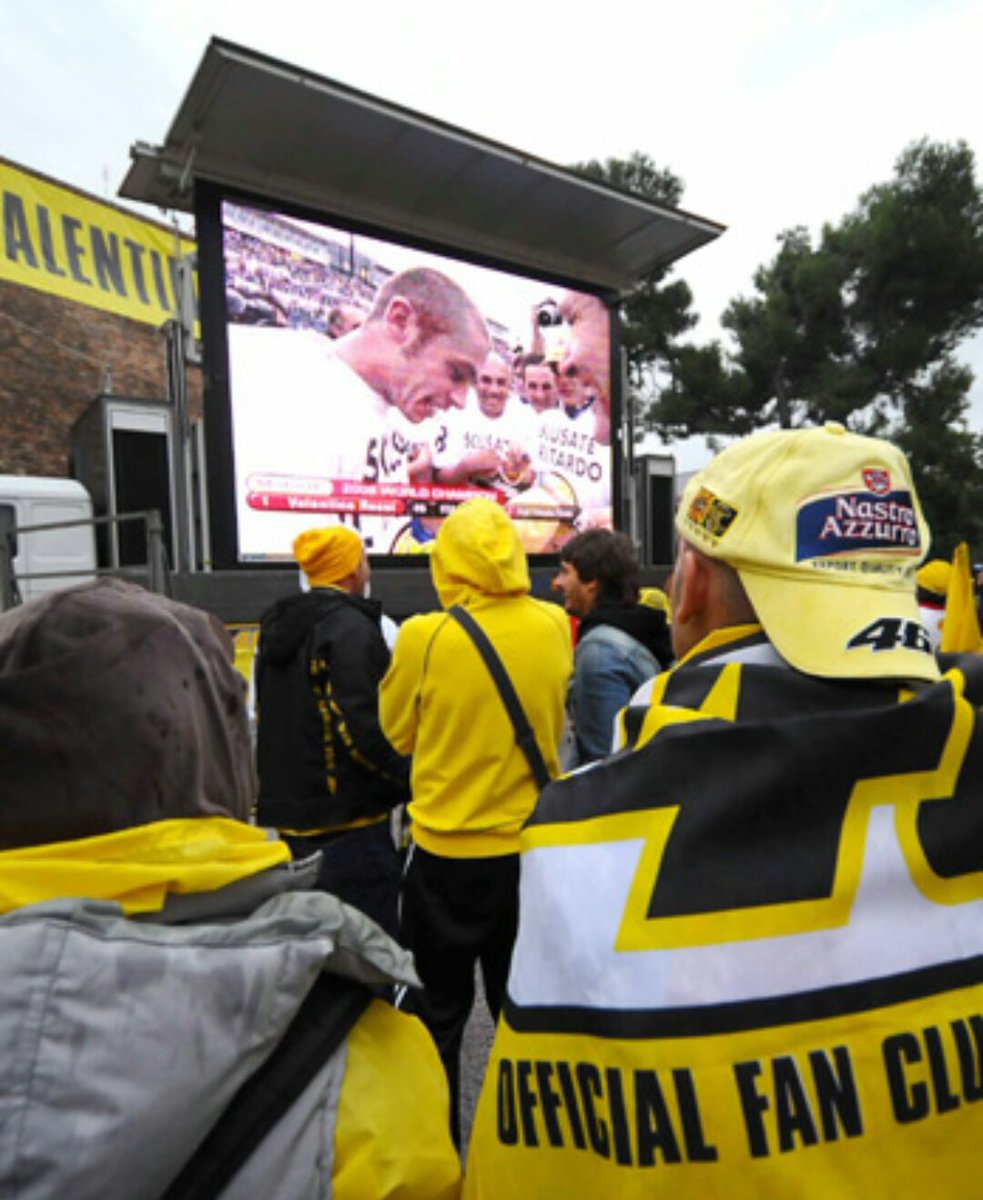 Herifadly7's tweet photo. Tavullia in Festa...
#popologiallo #rossista #rossifumi #VR46 #vr46fans #thedoctor #ForzaVale #iostoconvale #tavullia https://t.co/NUxXI0AsmG