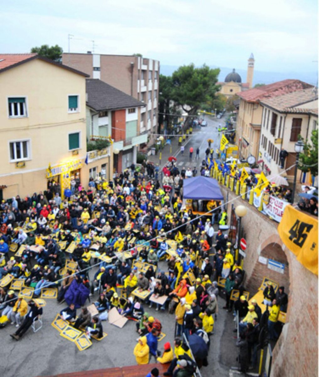 Herifadly7's tweet photo. Tavullia in Festa...
#popologiallo #rossista #rossifumi #VR46 #vr46fans #thedoctor #ForzaVale #iostoconvale #tavullia https://t.co/NUxXI0AsmG