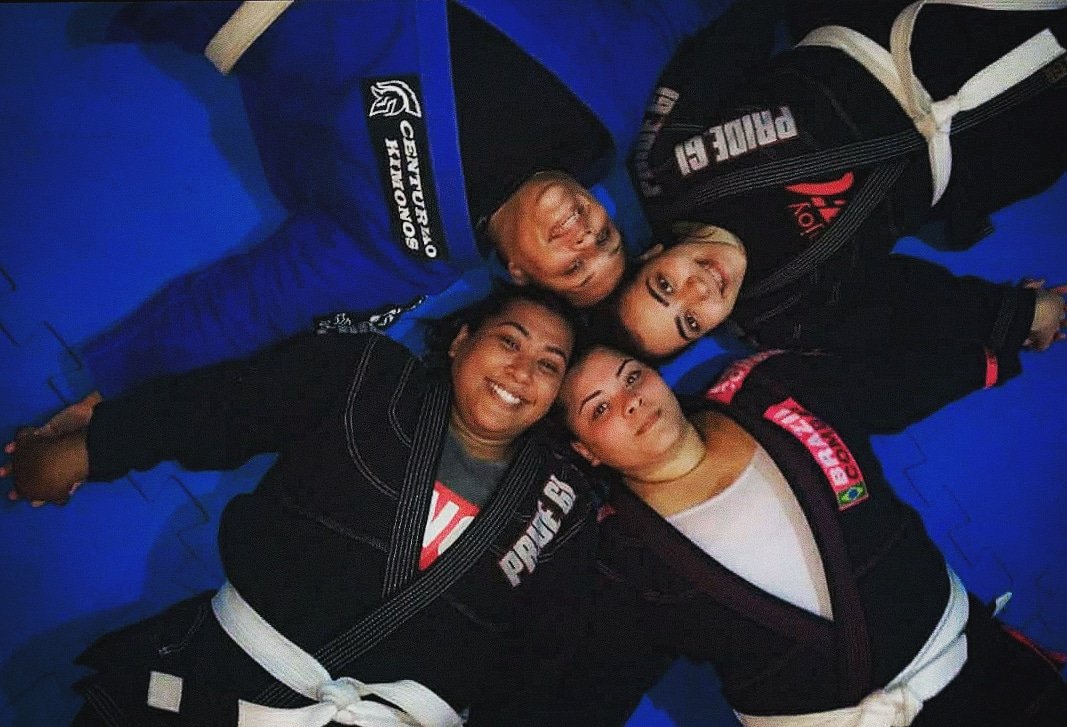 AKarinneperes's tweet photo. Parceria é parceria, em qualquer situação, em qualquer lugar, a qualquer hora! oss! 🥋 #SBJJ #bjj #jiujitsu https://t.co/ul8Jz4lDOc