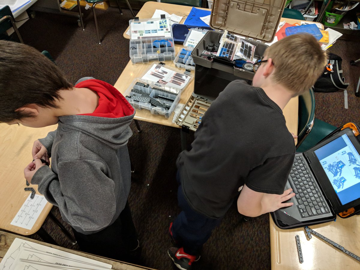 chrismodglin's tweet photo. Stout Field Robotics students making last minute modifications. @gilliam2009  #sferobotics https://t.co/sLxQCY4zyU
