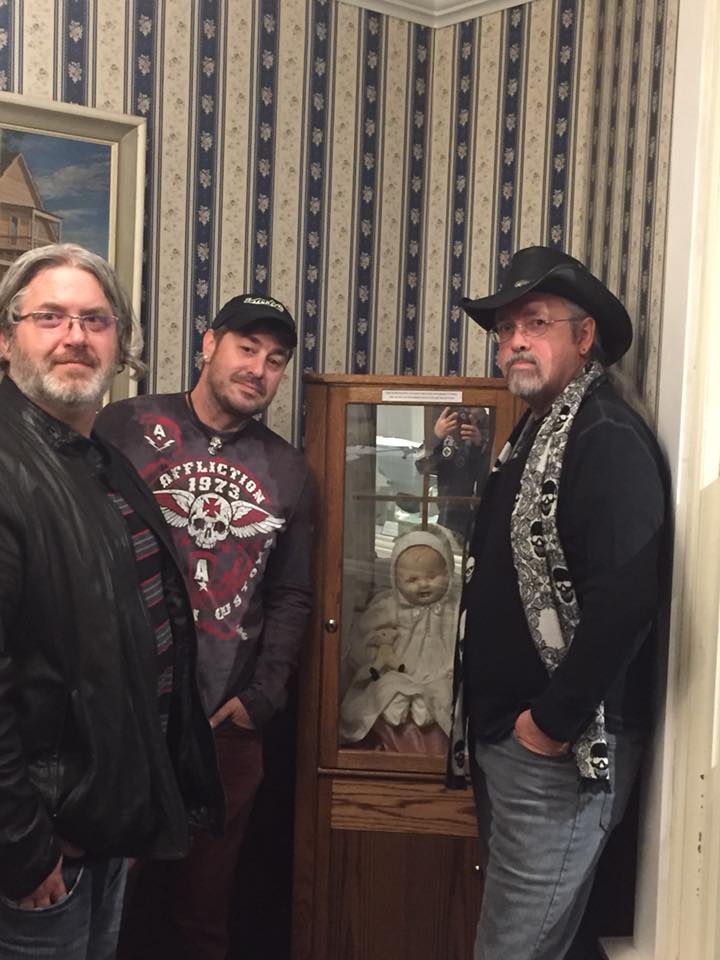 SpacedOutRadio's tweet photo. Visiting Mandy the #haunted #doll at the Queensland, B.C. Museum with #DavidWeatherly, @GrantCameron and #RossAllison More close up Pics @ https://t.co/zGpA7j7Ggy
#paranormal #SpacedOutRadio #scary https://t.co/6Qiv2ZFL1U