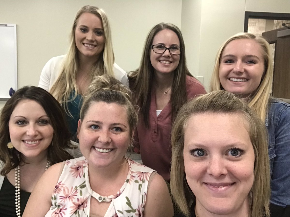 sanders_saga's tweet photo. @ellisorbulldogs {new} kinder-2nd grade teachers... at @LeachLiteracy training. Takeaways: #canIlisten #averylabels #noticeandnote #risetothetop #knowgrowshow https://t.co/ScorQnB62A