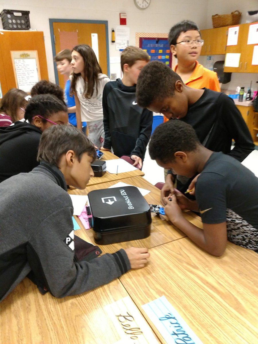 april2599gm's tweet photo. @hokie_teacher6 challenged her students to use all their knowledge about having a growth mindset to solve the clues and unlock the hidden learning about the brain!  @breakoutEDU @FCPSLaneES @nikkikahara #LaneRocks #LanePRIDE https://t.co/kYg2VgtH6T