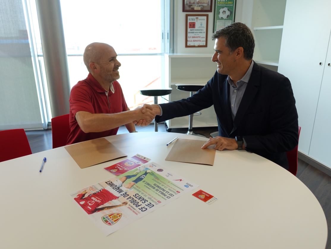 Carburos's tweet photo. #CentroDeNoticias 🗞️| Firmamos un acuerdo de colaboración con la Fund. Escuela de Fútbol Pobla de Mafumet (@CFPoblaMafumet) ⚽️ ¡Estamos encantados de apoyar y participar socialmente en las comunidades locales en las que estamos presentes! #AmuntPobla > https://t.co/FkULamYPhe https://t.co/Urqkl8QeP4