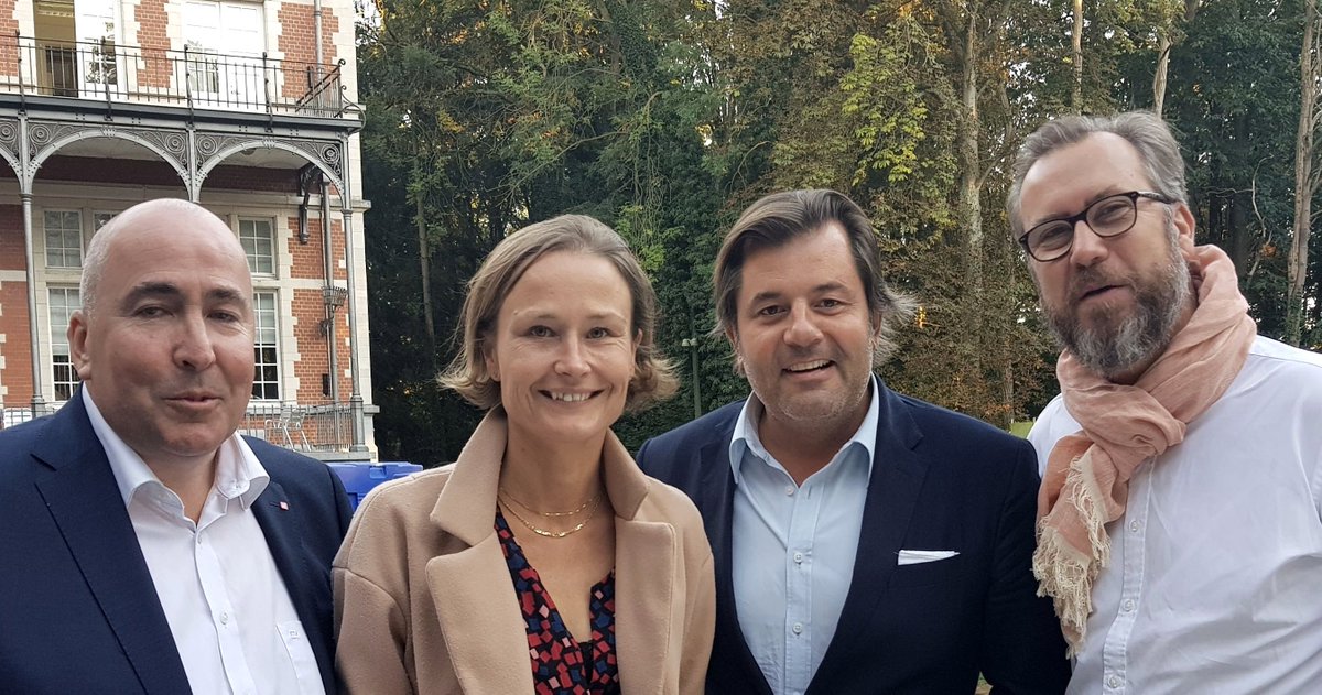 Belfius's tweet photo. Gisteravond maakten we kennis met de studenten van #School19. Met veel plezier ondersteunen we dit  fantastische project en de vele jonge, enthousiaste codeurs. Misschien worden zij wel  de nieuwe talenten van Belfius! @19codingschool https://t.co/O4PGJHPNJf
