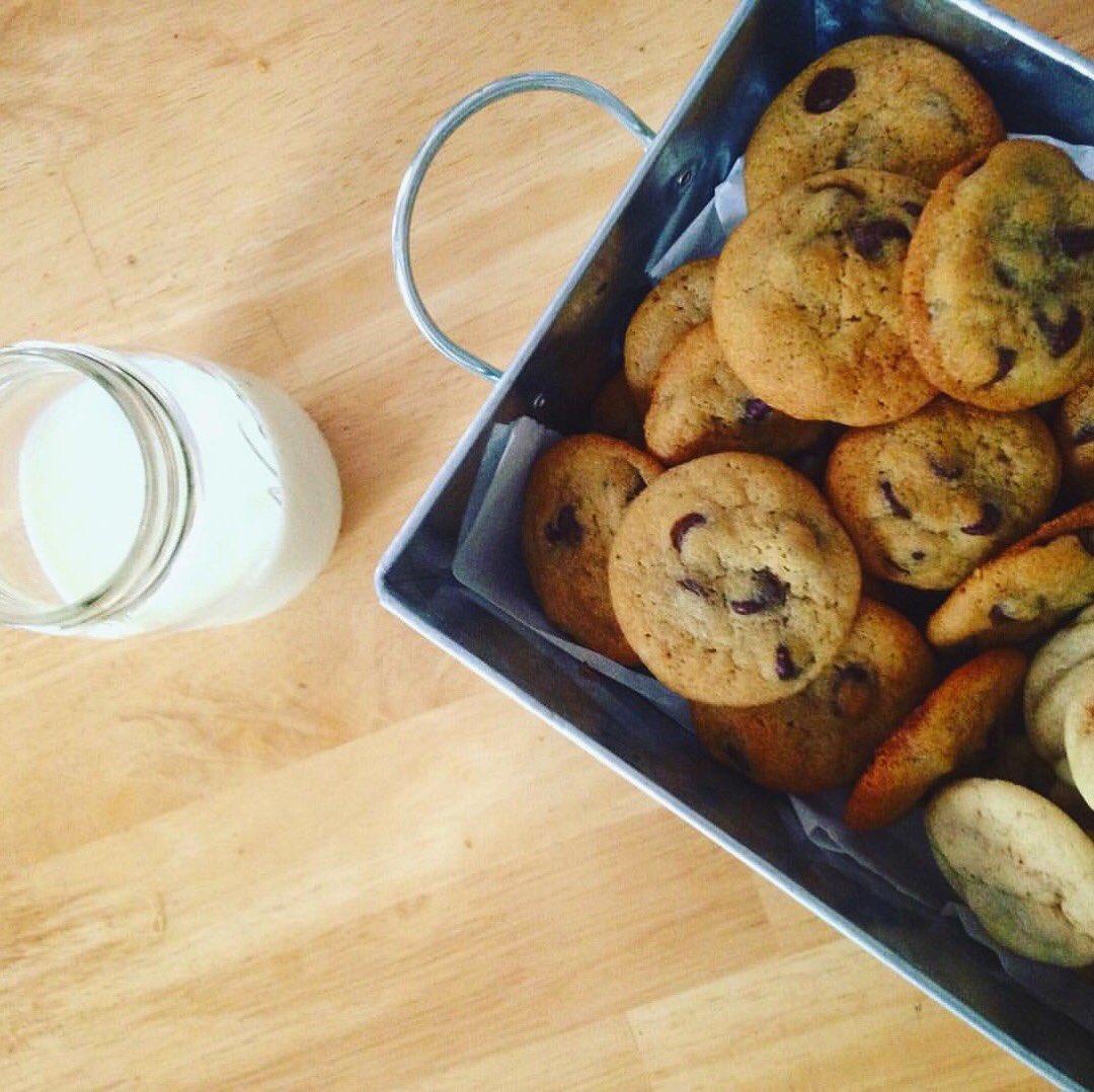KitchenMillie's tweet photo. Throwing it back to one of our first milk + cookies parties in honor of #ChocolateMilkDay 🍪🥛🍪🥛🍪 #tbt #kitchenmillie #cookielife https://t.co/m1xoynE19i