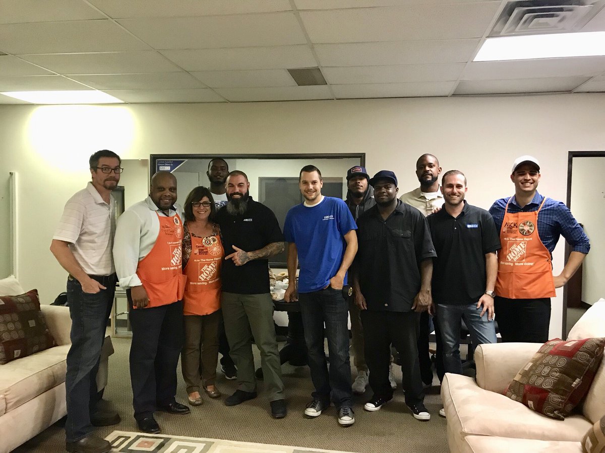 ArnieHarris222's tweet photo. Thank you to our extremely supportive Services Team in the Southwest for recognizing #Euroview as a valued partner! @euroviewhd @EuroviewDFW @Carrol_Craig14 @DMarcus70367381 @THDNickRoss @Penn_DSM @JuleeEckert #Southwestrocks! https://t.co/YIloVfUBXB