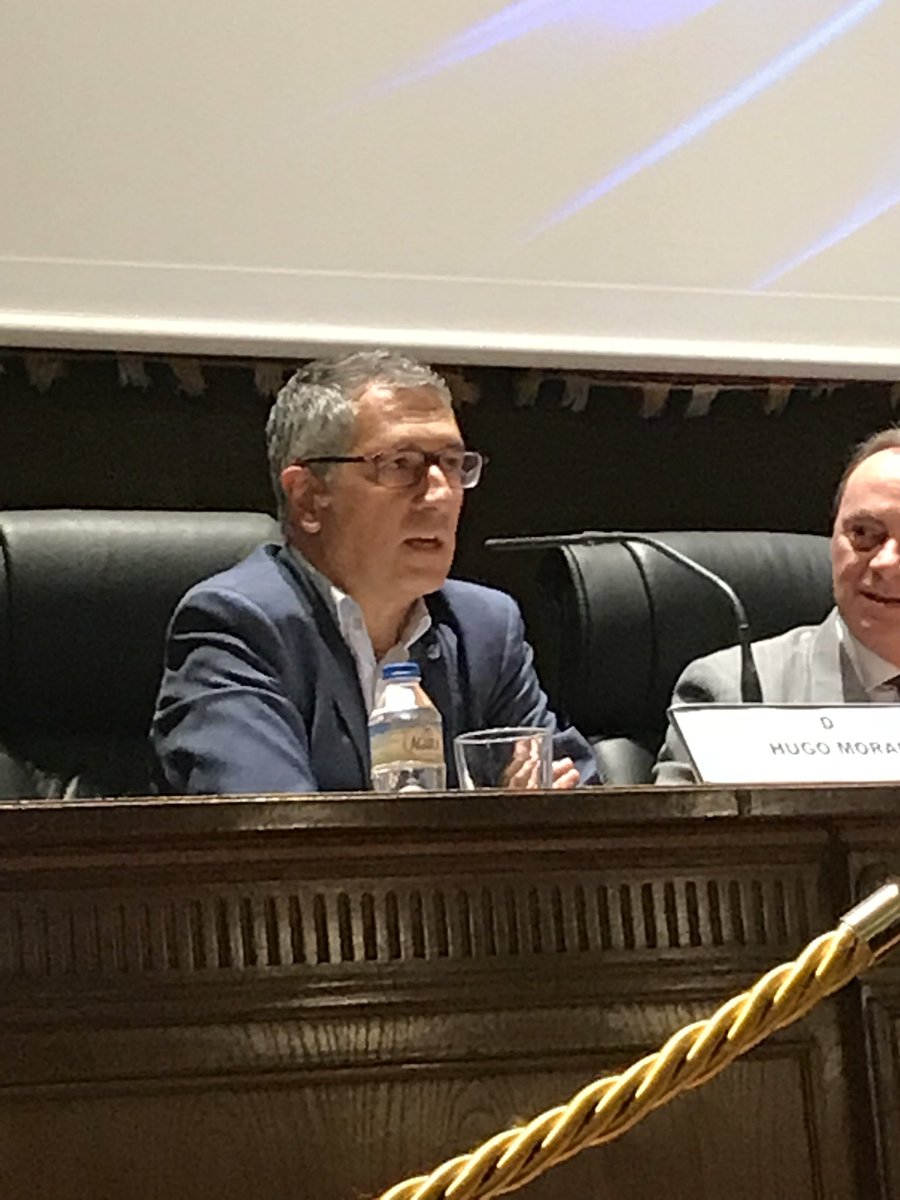 En la ponencia inaugural del I Congreso #DerechoAnimal de <a href="/secAnimalesZGZ/">Sección Defensa Animales REICAZ</a>, <a href="/Hugo_Moran/">Hugo Morán</a>, secretario de estado de Medio Ambiente, ha anunciado que van a elaborar una ley básica estatal de bienestar animal. La ministra le ha encargado coordinar el equipo interministerial.