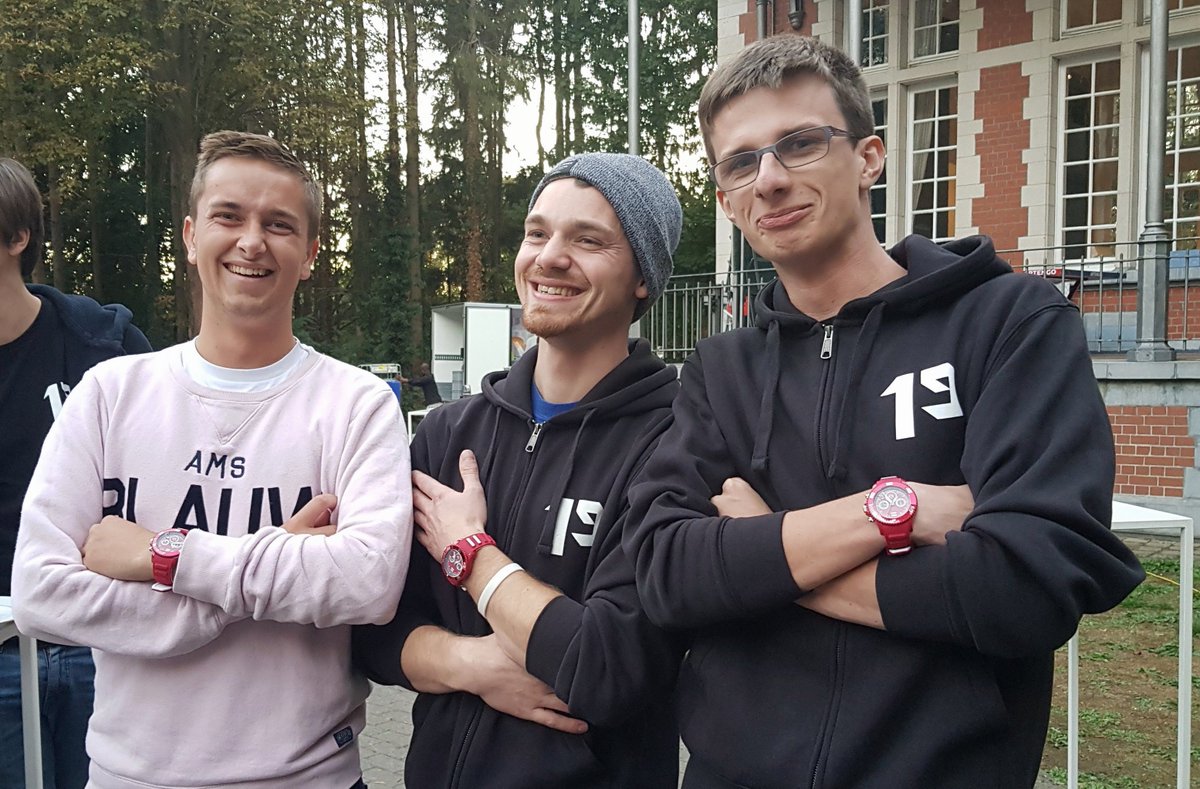 Belfius's tweet photo. Hier soir, nous rencontrions les étudiants de l’ #Ecole19. Quel plaisir de soutenir ce fabuleux projet et de découvrir l’enthousiasme et la motivation de ces jeunes codeurs qui deviendront peut-être les futurs nouveaux talents de Belfius! @19codingschool https://t.co/r5xmNEw9M4