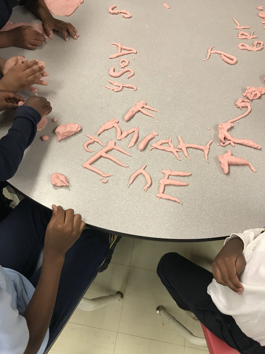yorkwoodsps's tweet image. K students writing their names with play doh. #betterthanaworksheet @lstrangway @LC2_TDSB @TiffanyFordTO