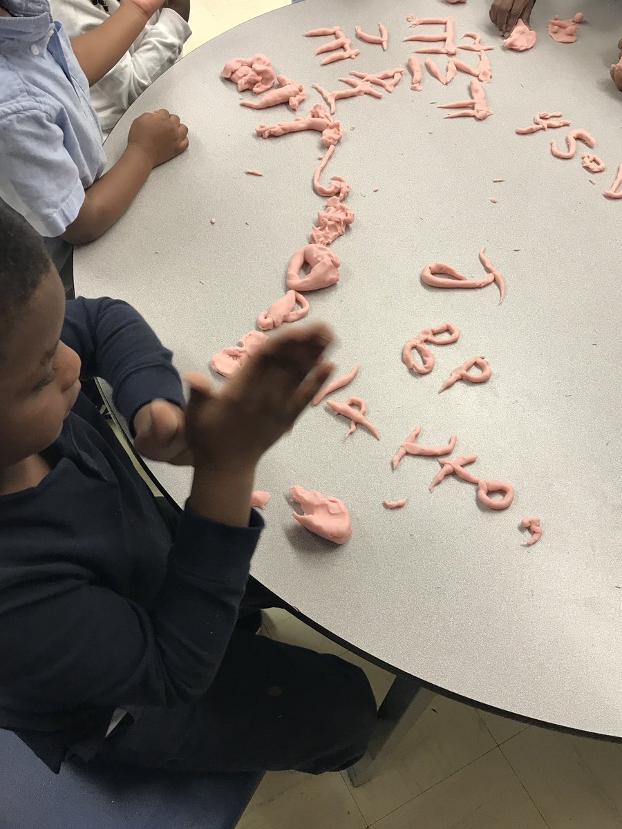 yorkwoodsps's tweet image. K students writing their names with play doh. #betterthanaworksheet @lstrangway @LC2_TDSB @TiffanyFordTO