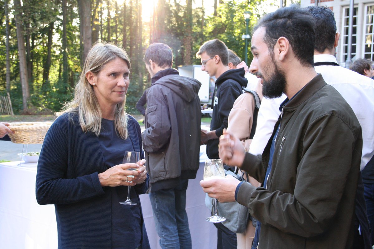 Belfius's tweet photo. Hier soir, nous rencontrions les étudiants de l’ #Ecole19. Quel plaisir de soutenir ce fabuleux projet et de découvrir l’enthousiasme et la motivation de ces jeunes codeurs qui deviendront peut-être les futurs nouveaux talents de Belfius! @19codingschool https://t.co/r5xmNEw9M4