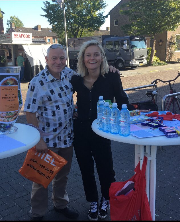 Esther_Utrecht's tweet photo. Week tegen Eenzaamheid is gestart! Wij delen goodybags uit bij de Lidl met daarin o.a. het gehele programma van de Week! Ook is er een diner voor twee te winnen, gesponsord door Grand Café het Gelach! #samentegeneenzaamheid @Syndion @MEE_AV @gem_gorinchem https://t.co/5f4QhZarP0