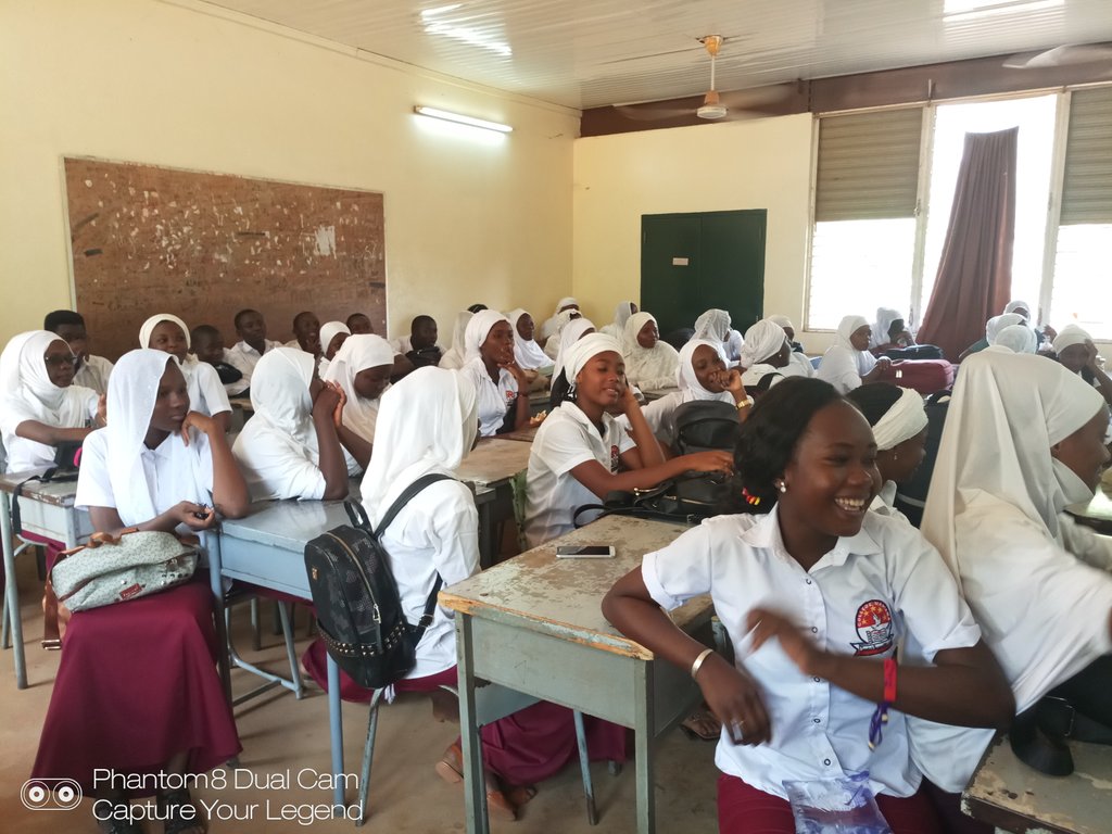 Séances de sensibilisations sur les thematiques de la santé de la reproduction et la planification familiale a l'endroit des #Jeunes des lycées: #korombé et #Mariama a l'occasion de la #JMC2018 #WCD2018 @MariamAbdou2 <a href="/Baza_gneize/">Baza Gneizé</a> 
#Niger #Jeunesse