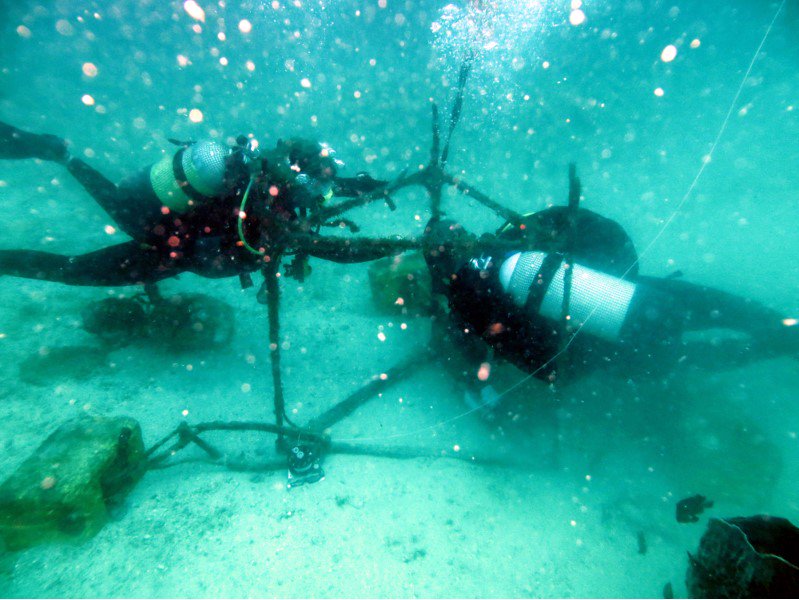 GillBraulik's tweet photo. 4 days, 8 dives, 3 flights, 8 hrs of driving,  -  4 acoustic recorders successfully retrieved from the #Tanzanian coast.  Plenty of cuts, bruises and scrapes. Now home to the kids and time for a day off! #seasensors @Code4Africa @MwambaoCCN @_SMRU_  @jam_machund @womeninmmsci https://t.co/4vKpZE4R6d