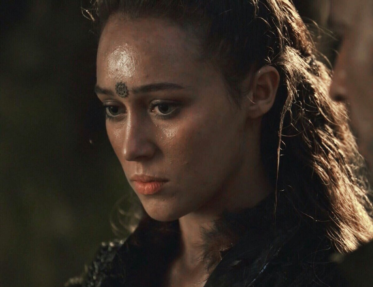 heda_clexa's tweet photo. not to be depressed but i miss this lgbt icon so much. https://t.co/cNga3FzJAO