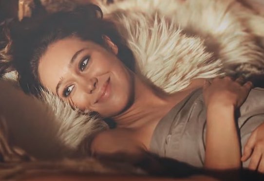 heda_clexa's tweet photo. not to be depressed but i miss this lgbt icon so much. https://t.co/cNga3FzJAO