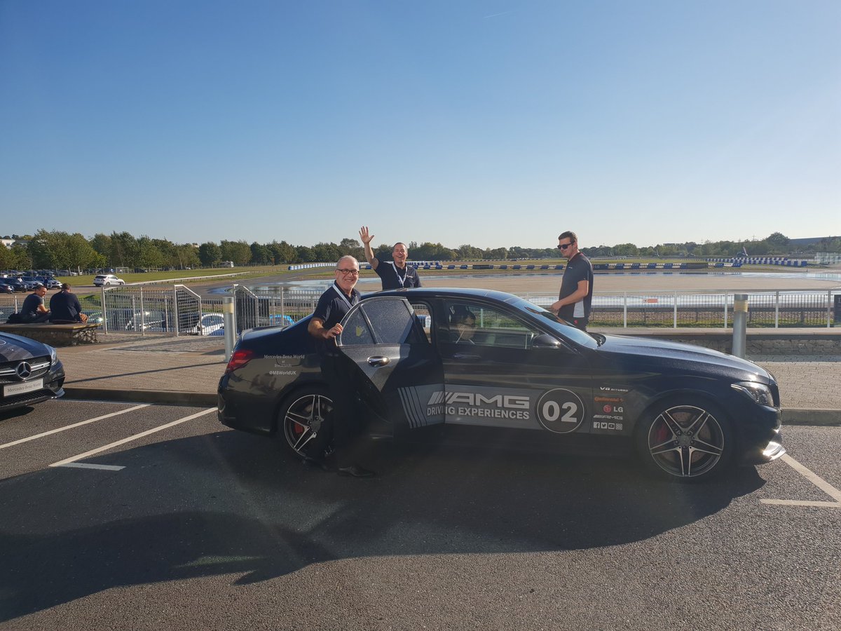 AxialSystems's tweet photo. And they're off... @gigamon #performance #Speed @MercedesBenzUK https://t.co/vSo5WV1K1l