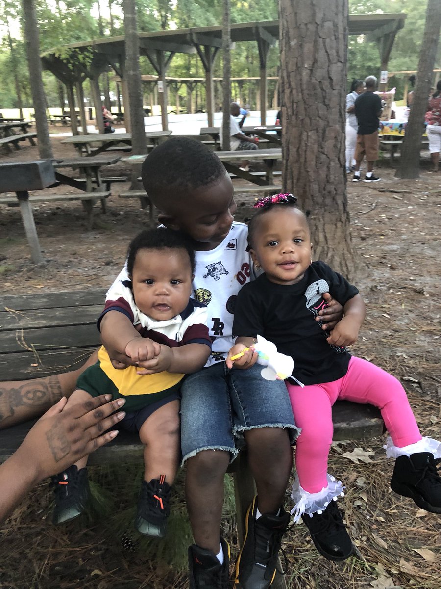 _lovaaaT's tweet photo. These are some beautiful kids man 💙💜💙 #LLF💙🕊 https://t.co/HDyhjXxMCQ