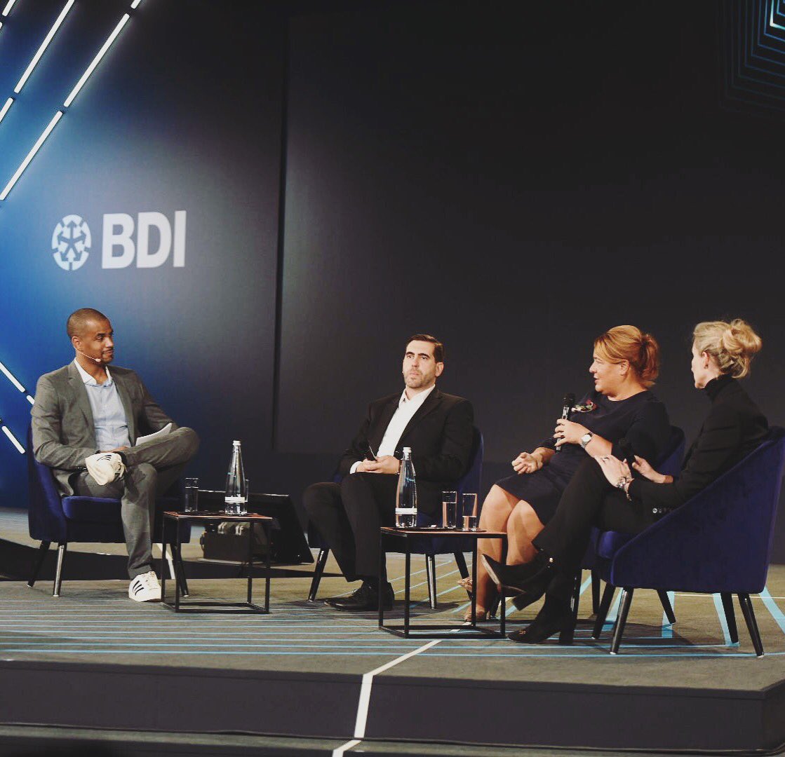 PatriceBerlin's tweet photo. Trafen sich @PatriceBerlin @fdp @franksitta , @Telefonica , @deutschetelekom beim #BDI und reden über #Smartcities mit dem Ergebnis es gibt noch viel zu tun aber einiges geht auch schon jetzt und dazu muss jeder etwas beitragen! #TDI2018 #Berlin https://t.co/lzblEo2fET