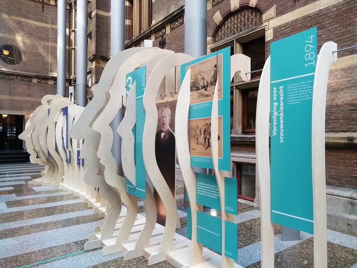 ArneWeverling's tweet photo. Mooie opening van de tentoonstelling over 100 jaar Algemeen Kiesrecht en de onthulling van het beeld van Suze Groeneweg, het eerste vrouwelijke kamerlid in 1918. Kijk ook op https://t.co/MyuWOy0HHW het is namelijk een voorrecht om te mogen stemmen en te leven in een democratie! https://t.co/ciKMIuOSDc