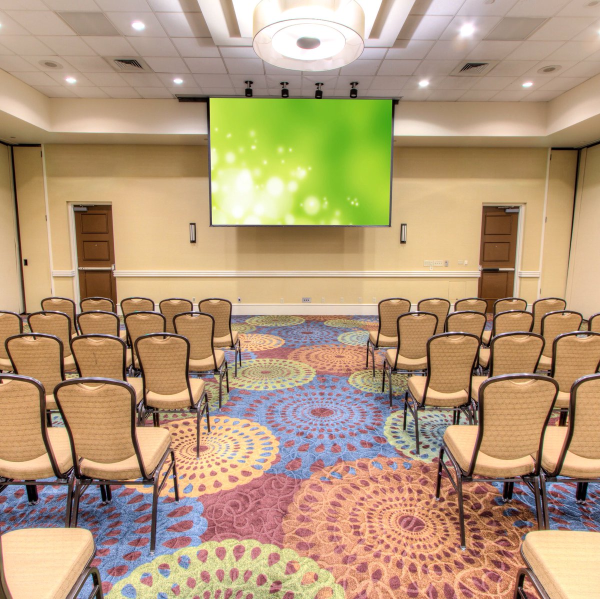 Set up ready ✅ - sales@tampahi.com 
.
.
.
#holidayinn #tampa #visittampabay #lovefl #meetings #hotel #ihg #travel #joyoftravel #workandplay