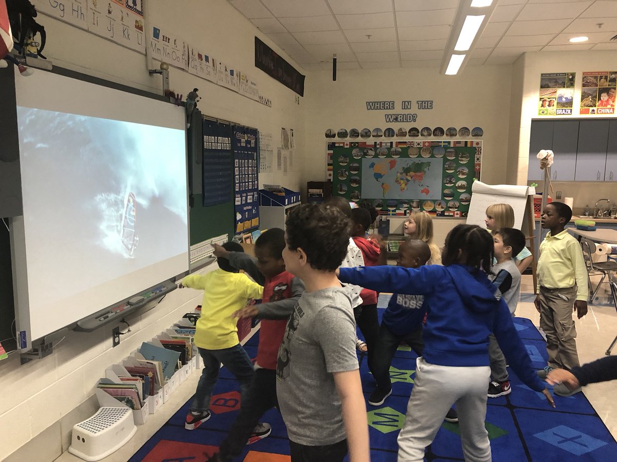 DavidOstheimer's tweet photo. Surfโs Up in B7! #classbuilder @Nicolemejiaaa #WilburInspired https://t.co/LJKaj3w0Ou