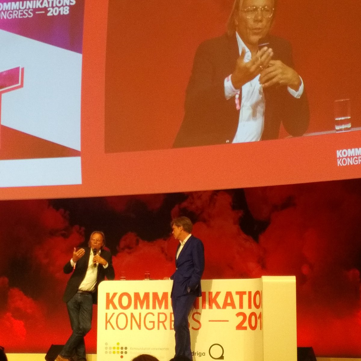 ruediger_scharf's tweet photo. "Burn down the ponyhof." @hajoschumacher auf #KK18 zum Thema #Haltung #mutmoment @kkongress https://t.co/SwIrgeSBtT